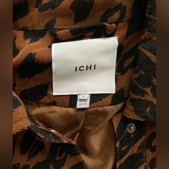 Ichi Brand. Corduroy, animal print, button front, lightweight jacket in size XS. - Picture 8 of 11